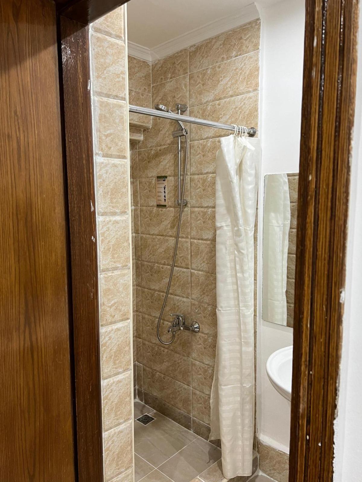 Lilly Rooms And Studio Хургада Екстериор снимка